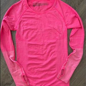 🍑5 FOR $25 SALE Victoria’s Secret VSX Top